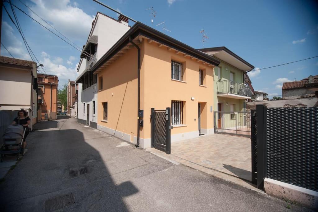 Apartamento Casa Gemma - Big Family House With Free Parking San Giovanni Lupatoto Exterior foto